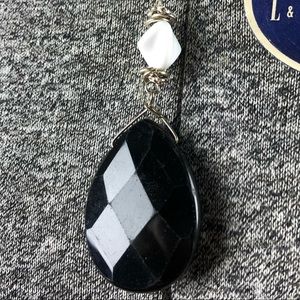 Vintage teardrop pendant black and white beaded necklace